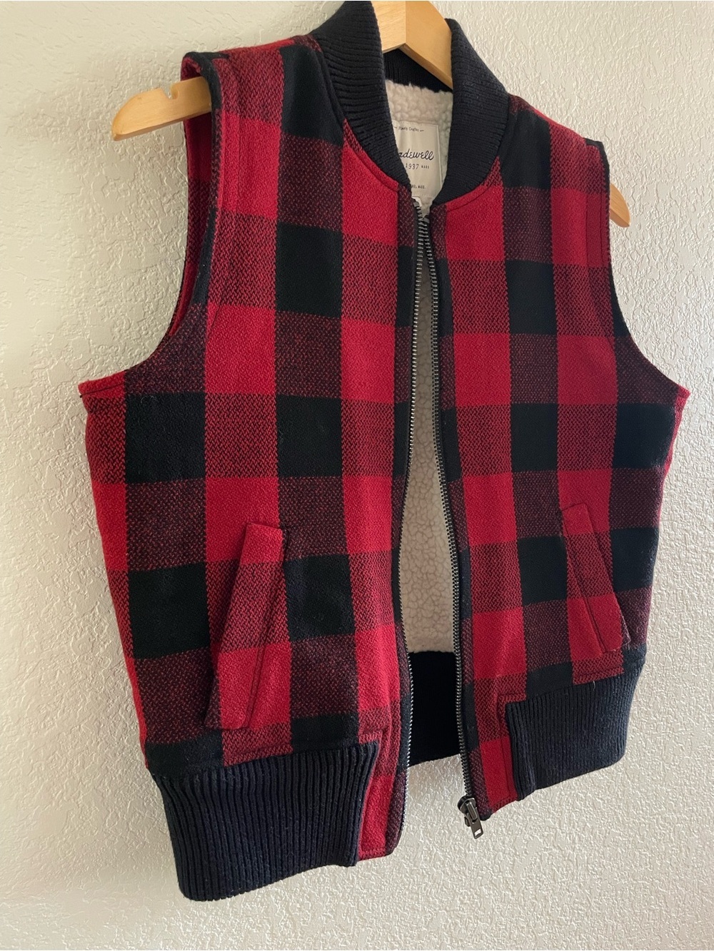 •Madewell• Red and Black Wool Buffalo Check Lumberjack Vest Sz Medium - Picture 4 of 12